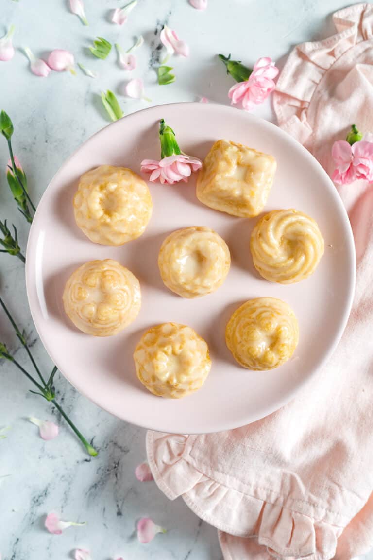 Vanilla cakelets on pink plate.
