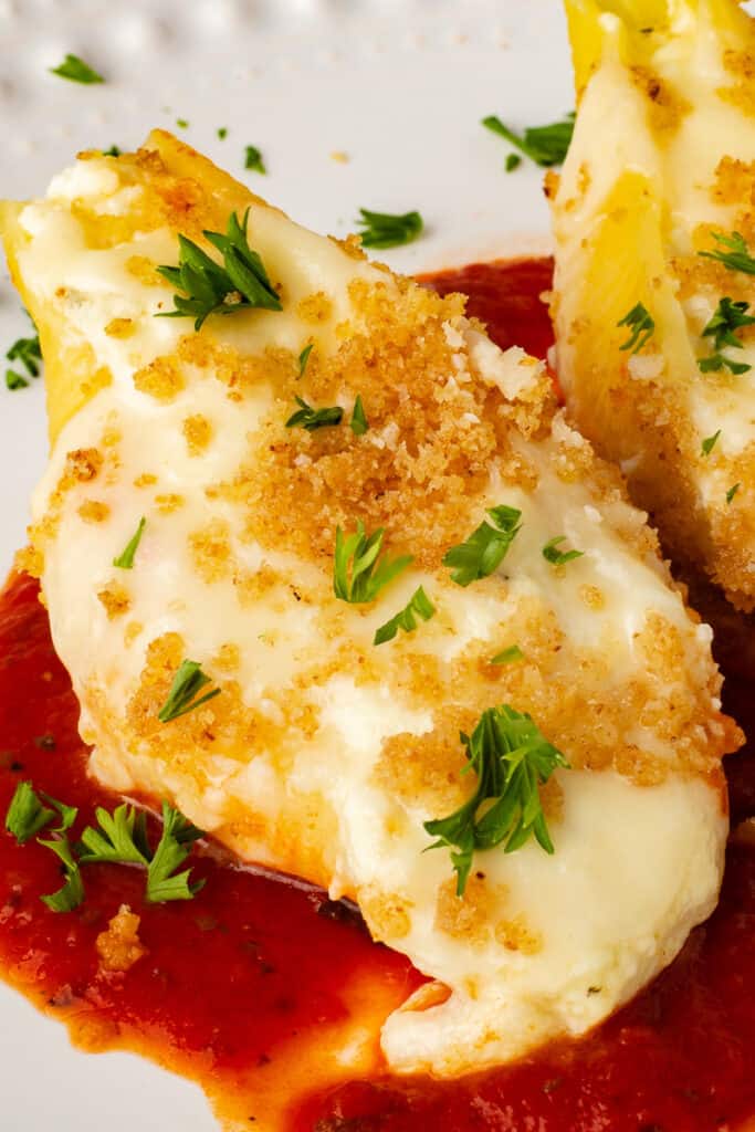 Giant Cheese Stuffed Shells (Olive Garden Copycat Recipe) She's Not