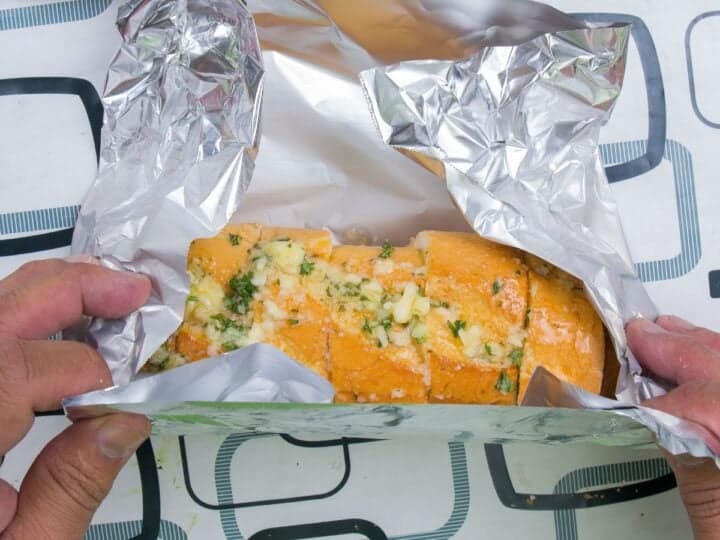 How to Reheat Garlic Bread in the Best 6 Tasty Ways She's Not Cookin'