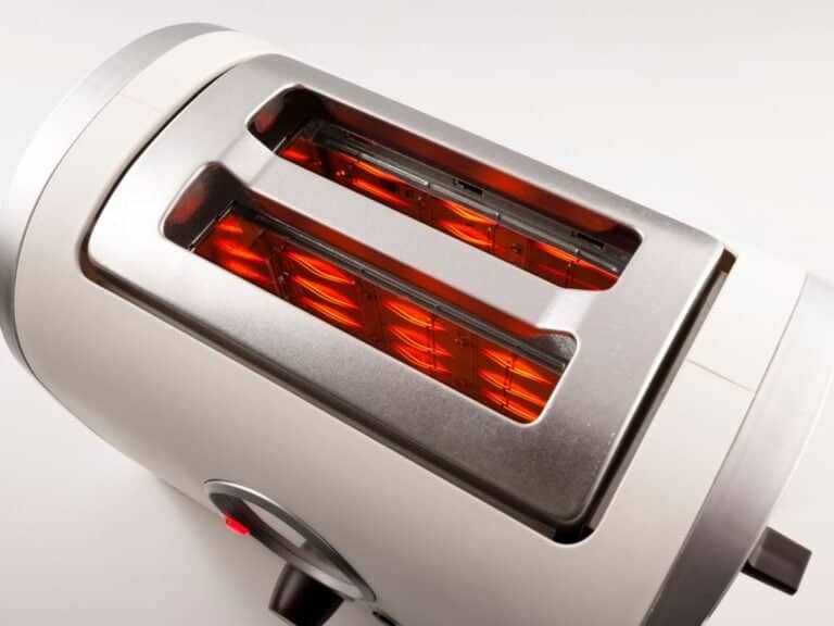 How to Reheat Garlic Bread in the Best 6 Tasty Ways She's Not Cookin'