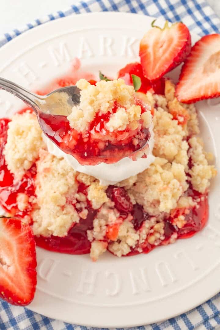 Strawberry Cream Cheese Dump Cake (4 Ingredients) She's Not Cookin'