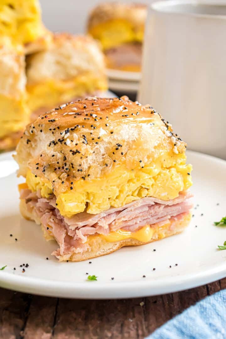 Hawaiian Roll Breakfast Sliders Recipe (Quick & Easy) She's Not Cookin'