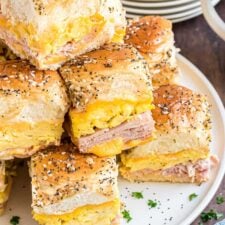 Hawaiian Roll Breakfast Sliders Recipe (Quick &amp; Easy)-image
