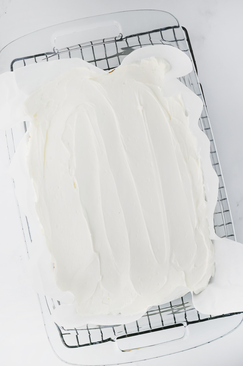 Cream chese mixture is spread on top of the pretzel crust.