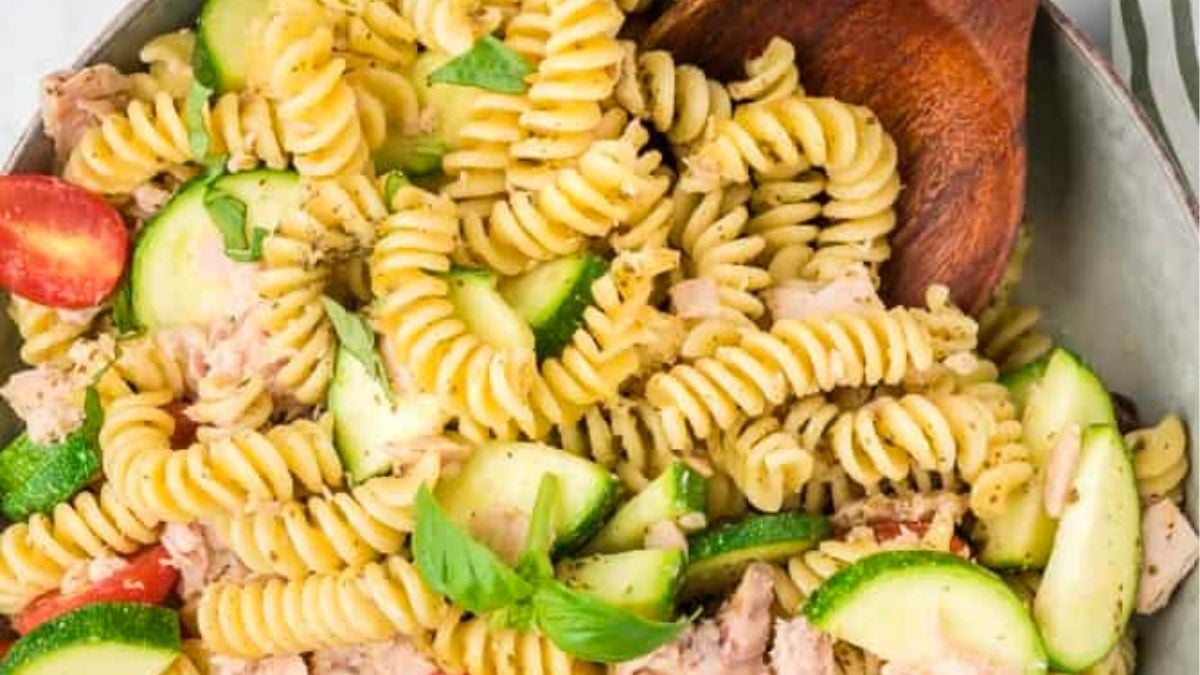 Tuna pesto pasta in a bowl.