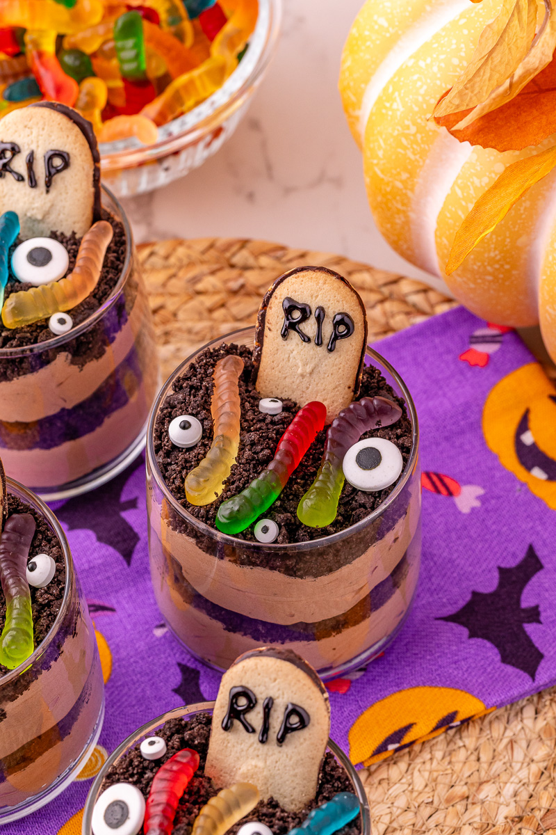 Side view of halloween dressert cup in small glasses.