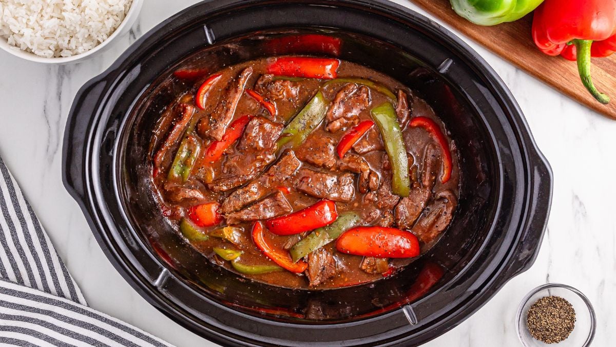 Crockpot pepper steak in slow cooker.