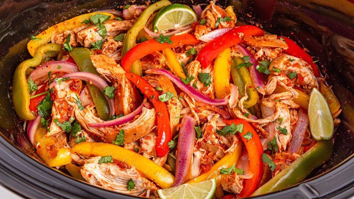 Slow cooker chicken fajitas in crockpot.