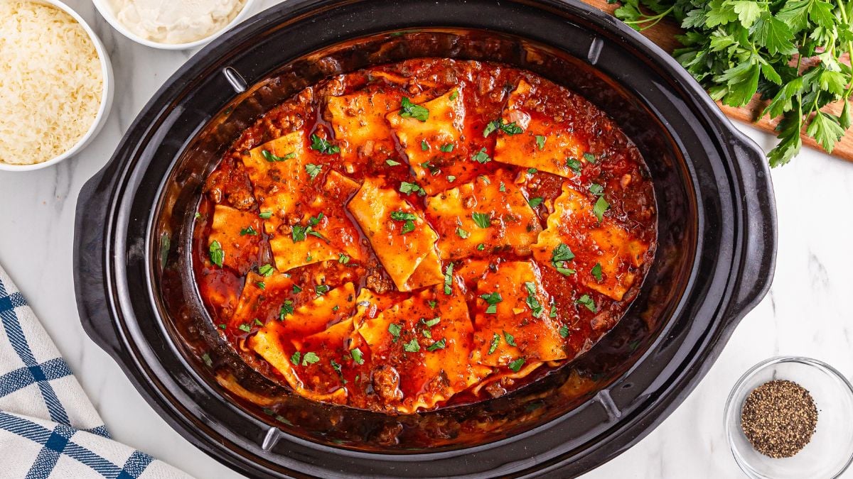 Lasagna soup in crockpot.