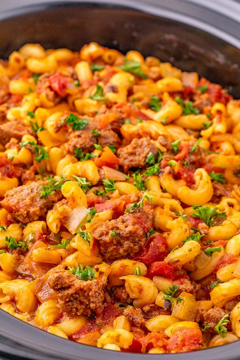 Finished dish of American goulash in crockpot.