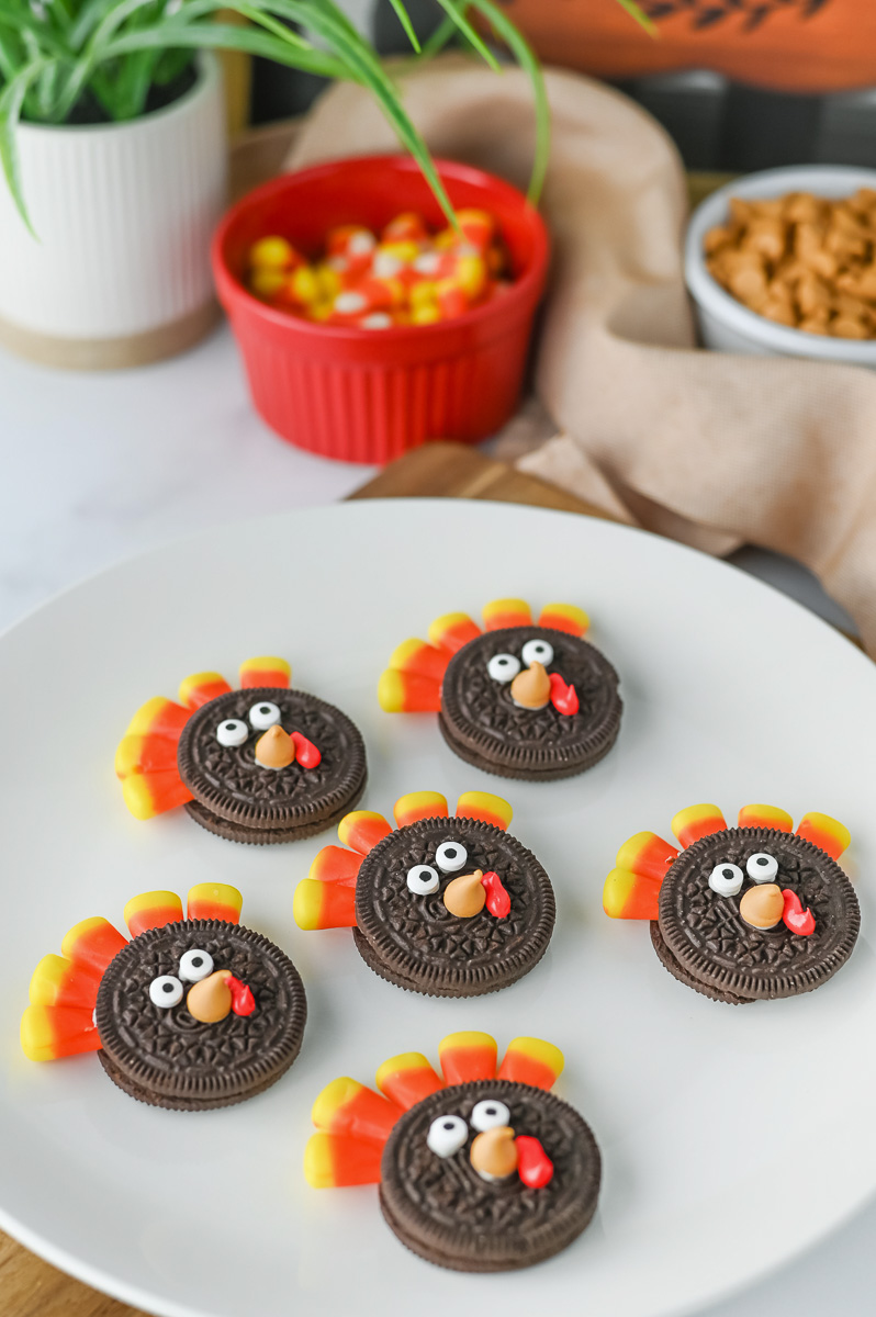 Finished plate of turkey Oreo cookies.