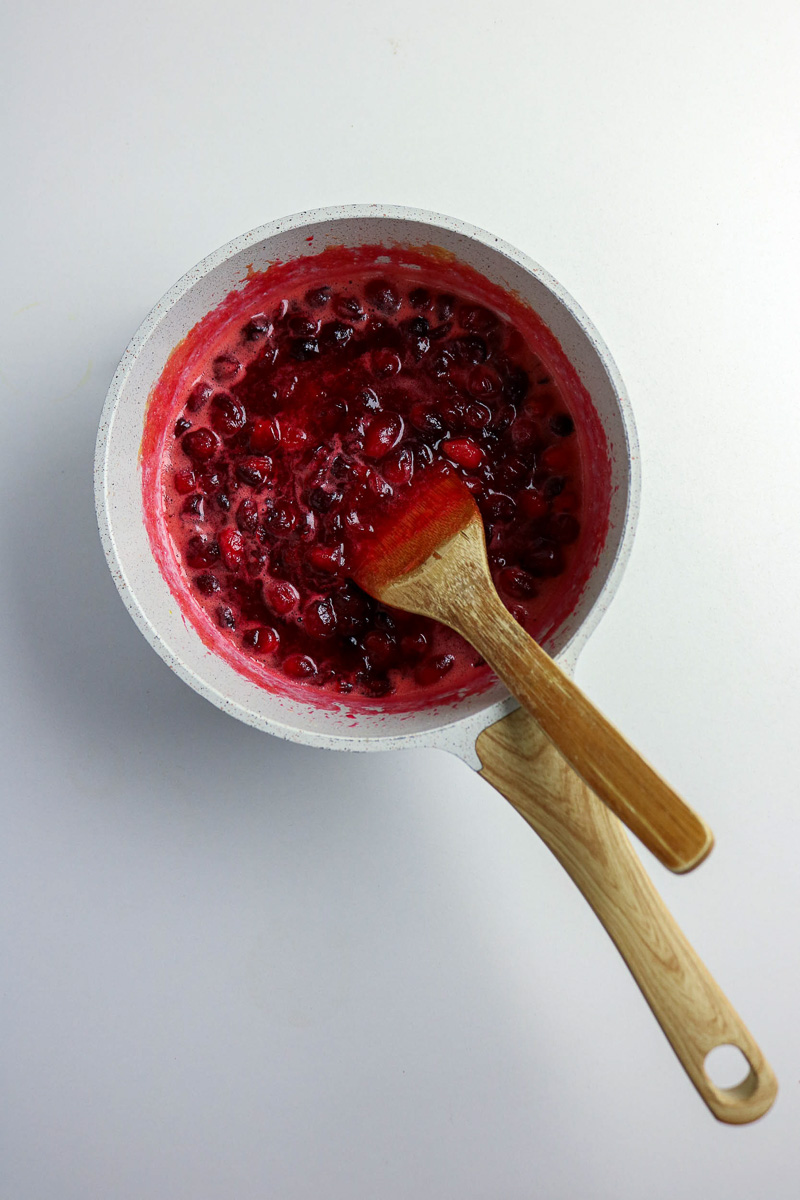 Finished dish of cranberry topping.