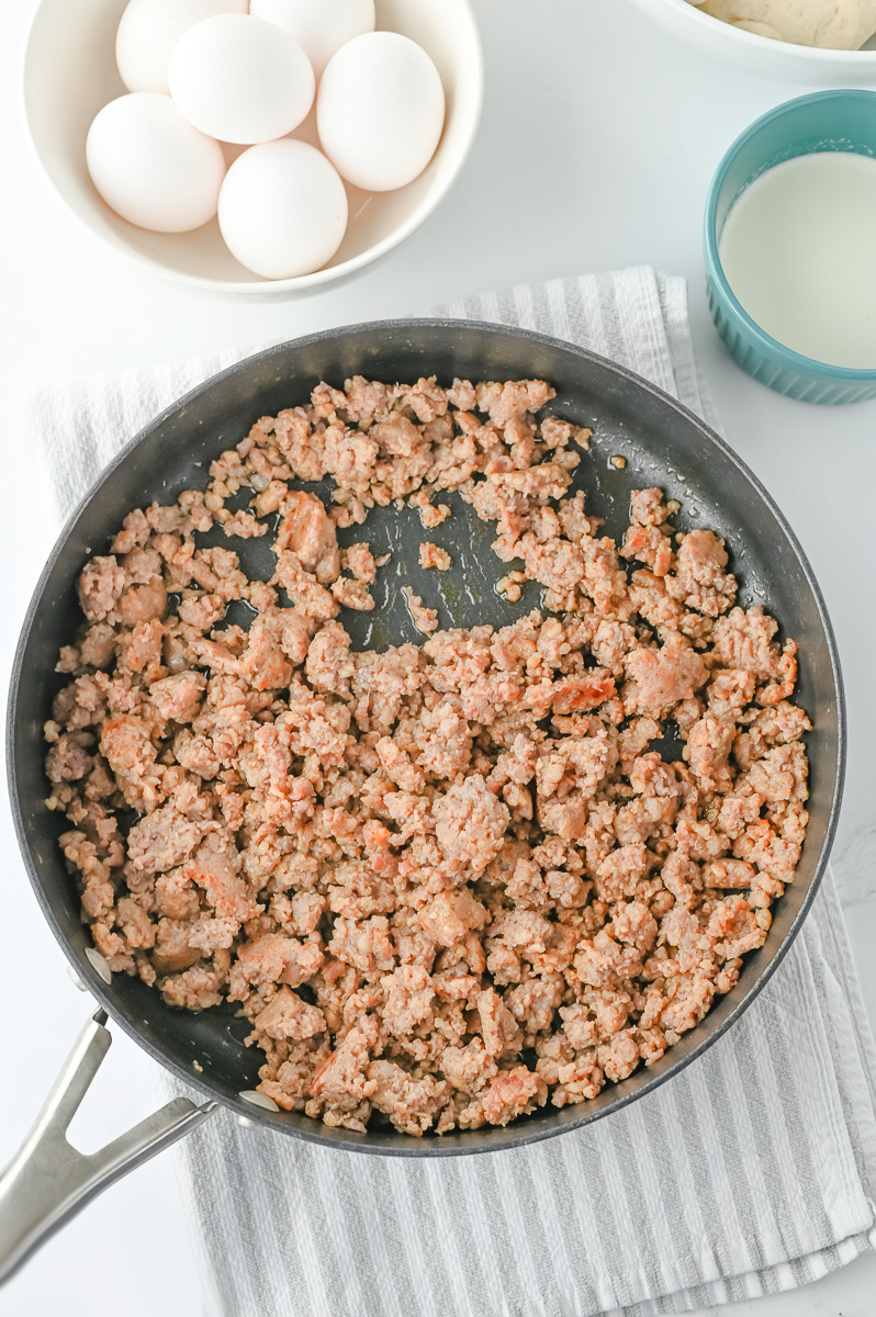 Cooked sausage in skillet.
