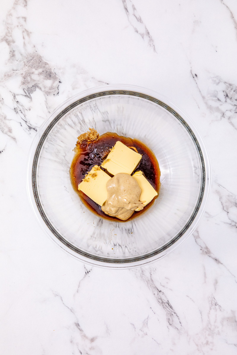 Butter and worcesterhire sauce mixture in bowl.