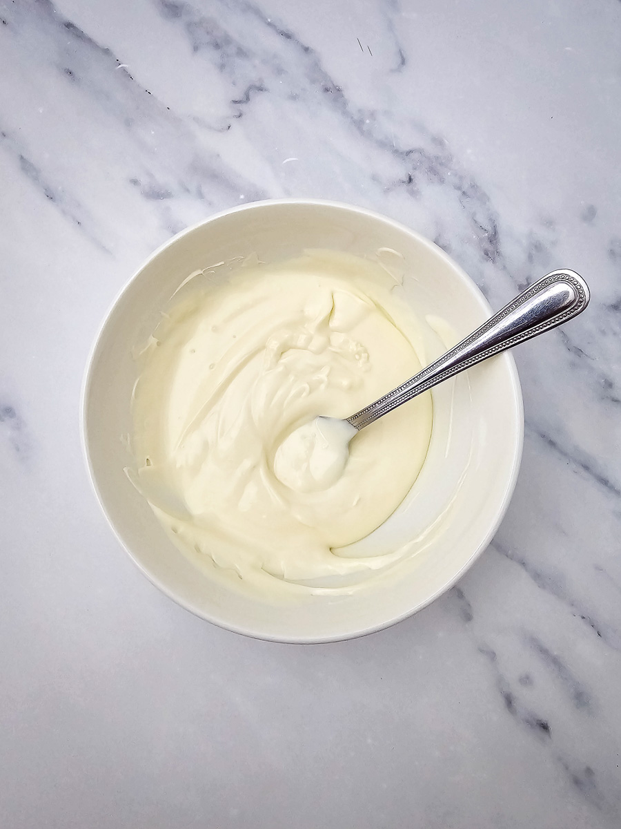 Melted white chocolate in bowl.