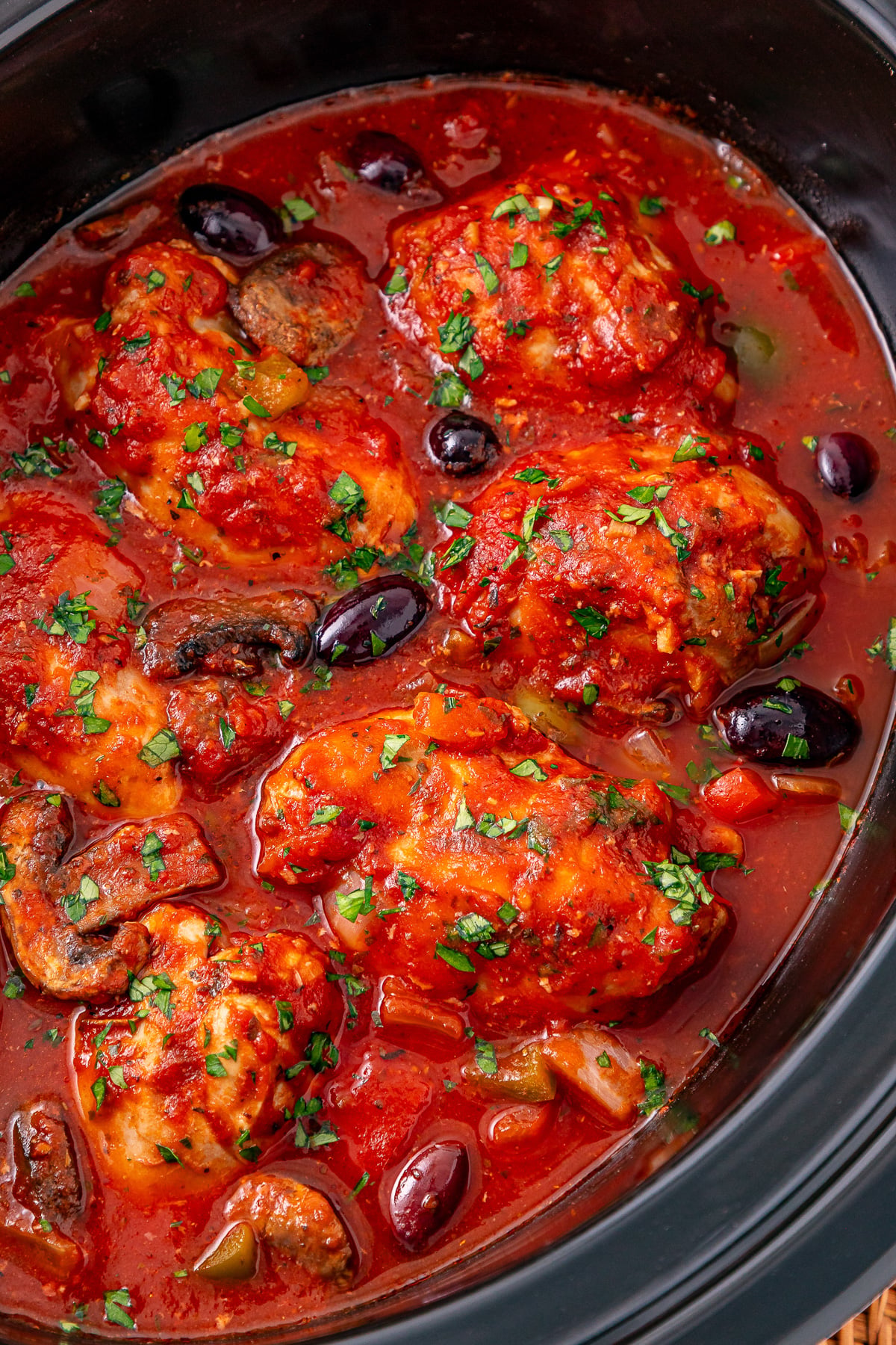 Crockpot chicken cacciatore finished dish in slow cooker.