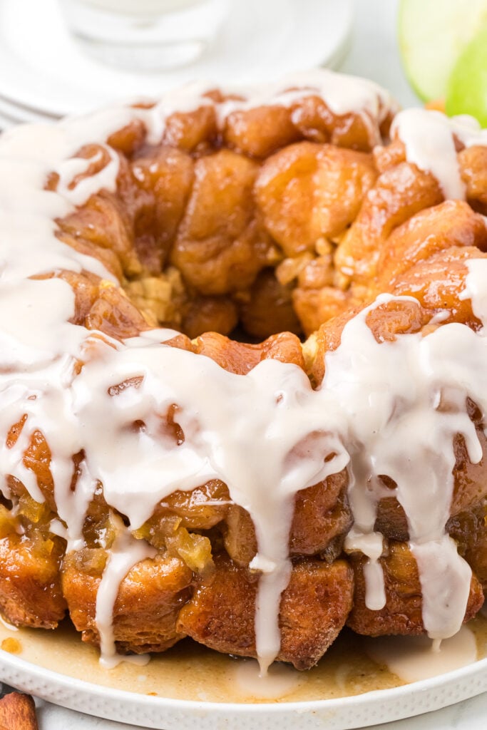Apple cinnamon monkey bread close up photo ready to be served.