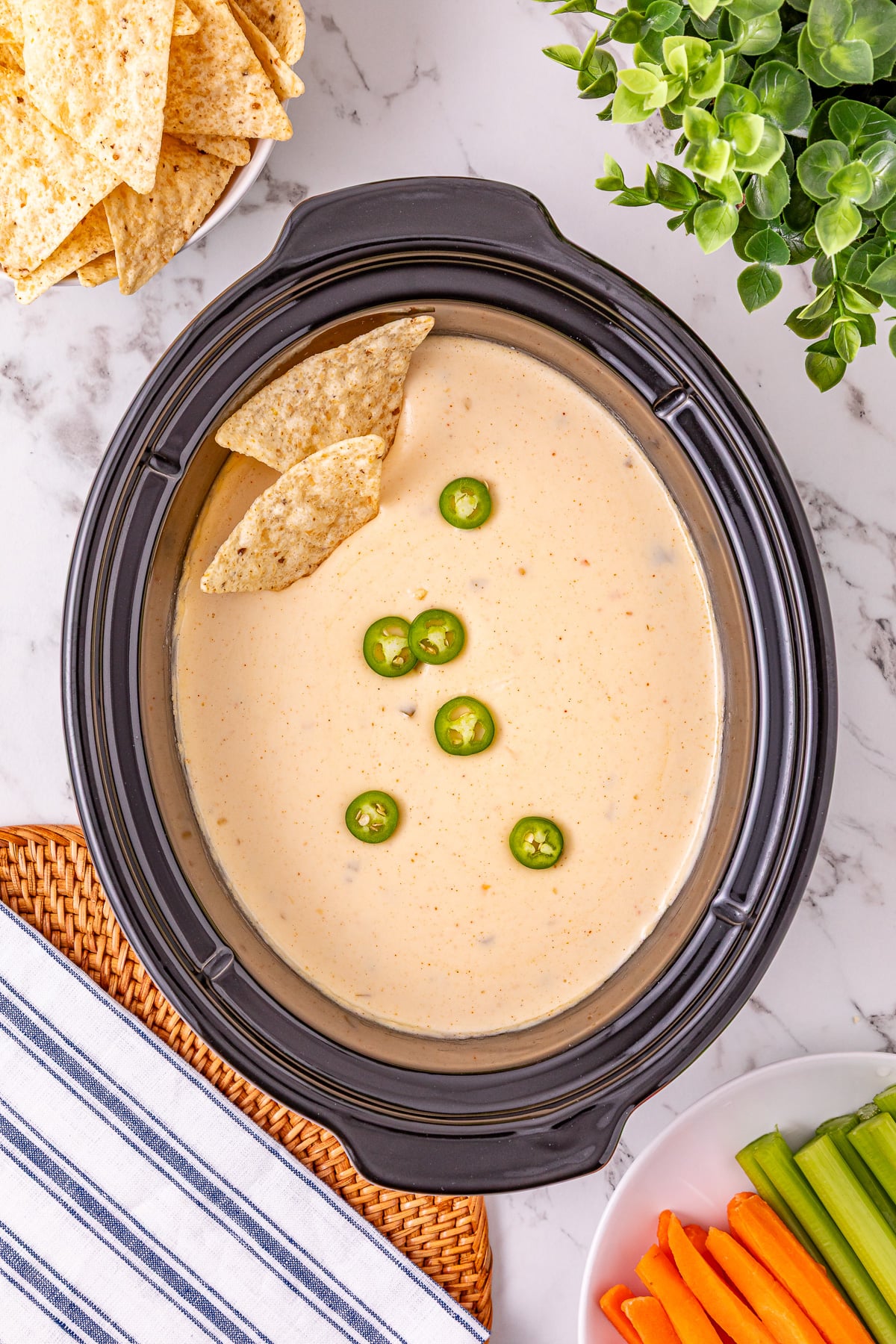 Finished dish of crockpot queso.