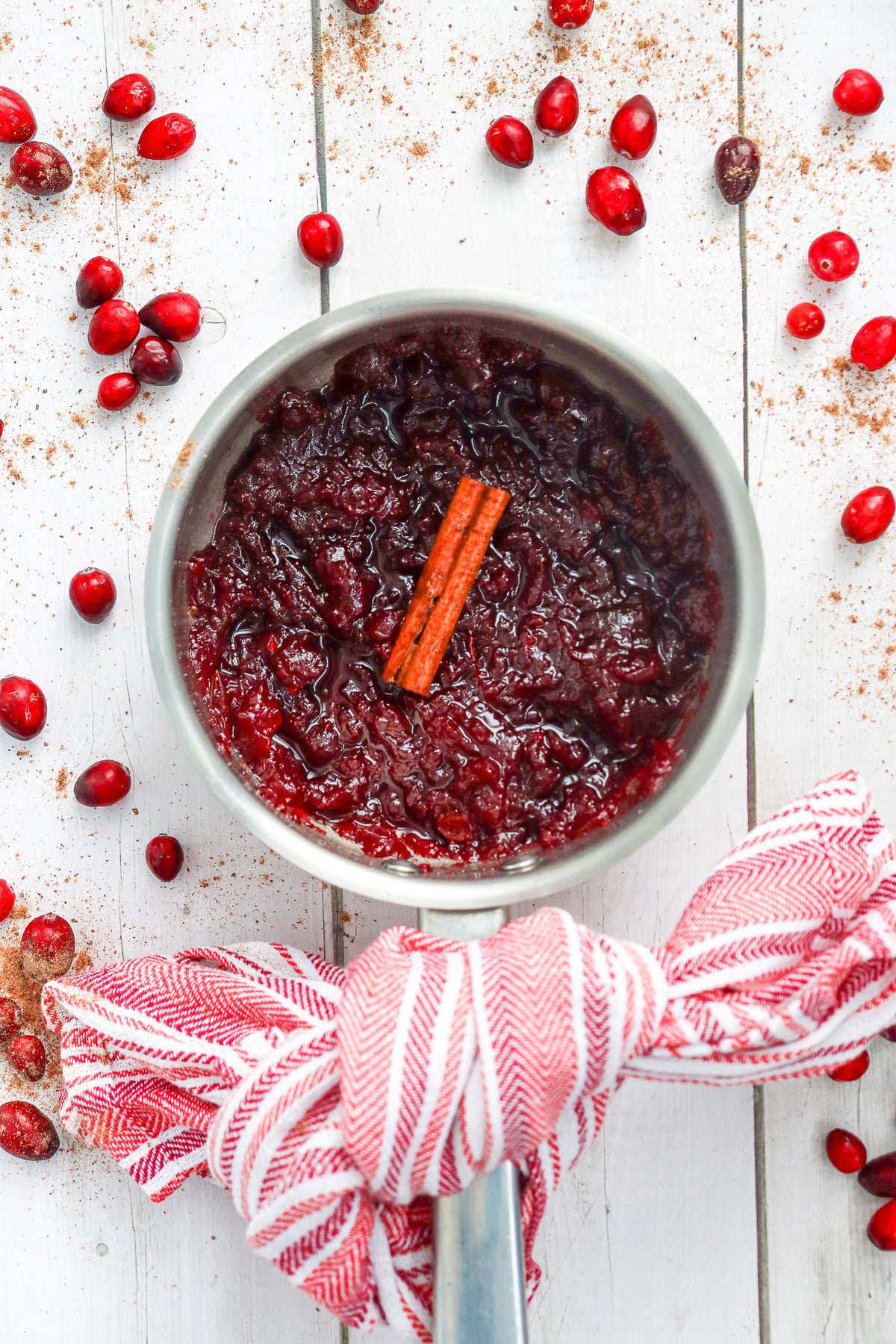 Cooked cranberry sauce in bowl.